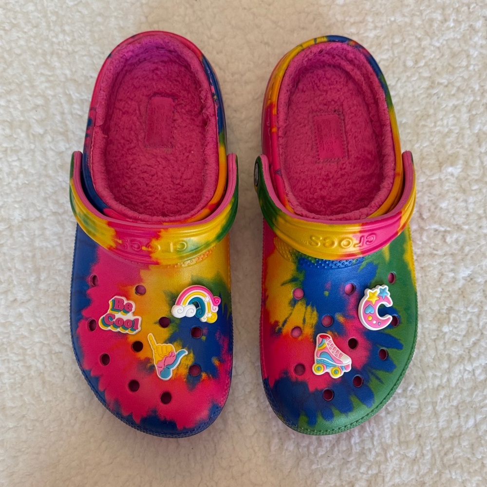 Crocs Tie Dye Lined Clogs M7 W9 Rainbow Fuzzy Charms